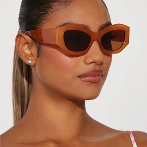 Women’s Chic Brown Sunglasses